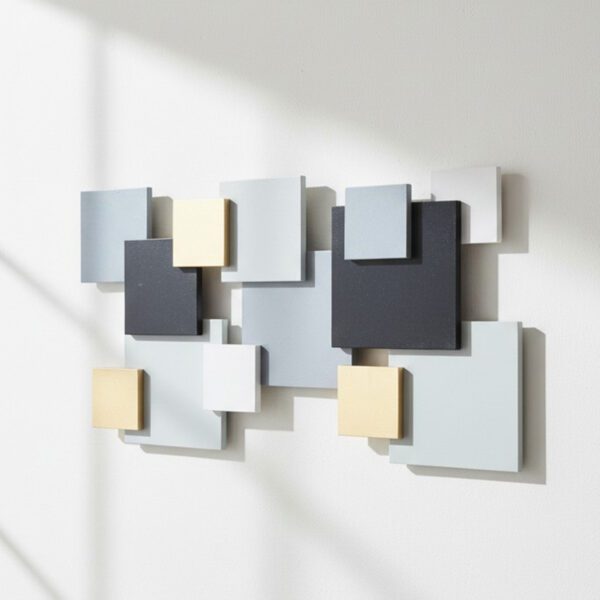 Escultura mural geométrica en madera