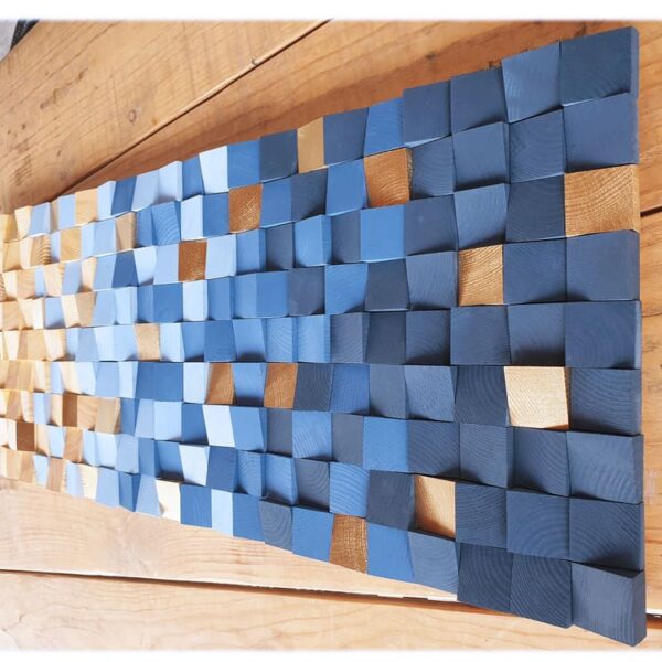Arte mural en azul marino y madera natural