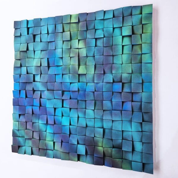 Mural abstracto de madera en verde, azul y púrpura
