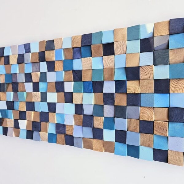 Mural de madera en azul y dorado