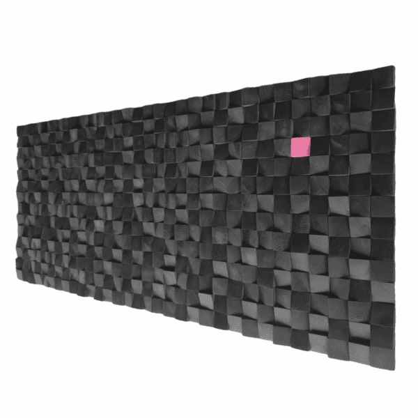 Mural de madera en negro con detalle fucsia