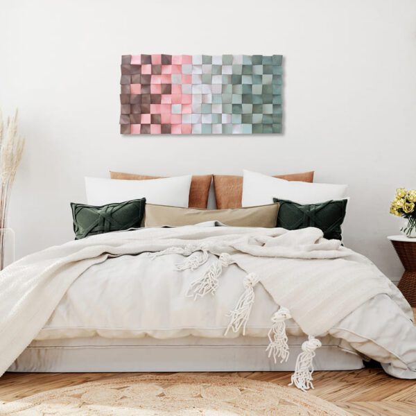 Mural de madera en tonos rosa, gris y verde